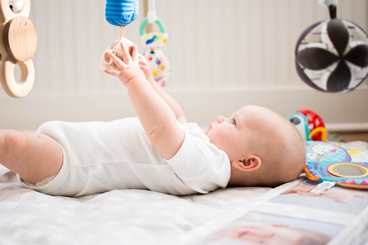 ‘Maria en Elisabet hebben een baby in hun buik’ (Peuterkleuterviering)