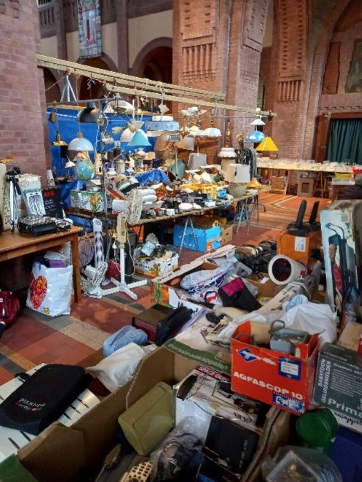 De Snuffelmarkt St. Josephkerk                    zaterdag 24 mei van 10:00 tot 13:00 uur.