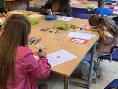 Zomervakantie Peuterkleuterviering, Kindernevendienst en Tienergroep